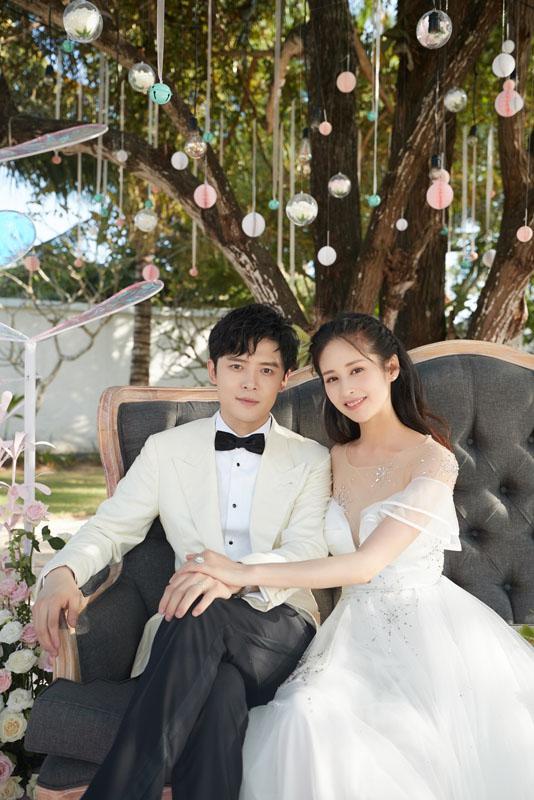 开云电子官方网颖儿巴厘岛大婚付辛博亲身设想同党婚戒