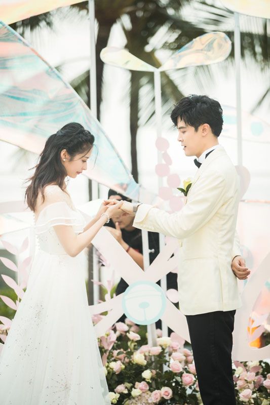 开云电子官方网颖儿巴厘岛大婚付辛博亲身设想同党婚戒(图3)