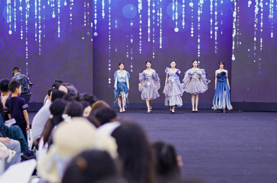 开云官方网2025中国纺织打扮数字时髦财产大会在合肥瑶海举办(图2)